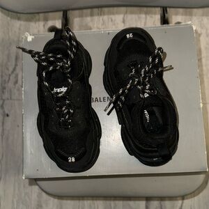 BLAENCIAGA KID SNEAKERS SIZE: 28 EUR 11.5 US ALL BLACK